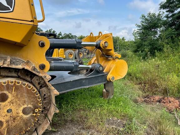 2019 John Deere 1050K, Cab w/ AC; 24" Pads; Semi-U Blade, 3.96 m (156 in.) Blade; Ripper