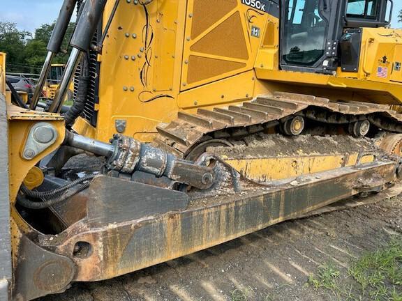 2019 John Deere 1050K, Cab w/ AC; 24" Pads; Semi-U Blade, 3.96 m (156 in.) Blade; Ripper