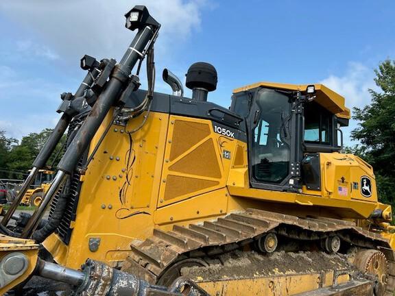 2019 John Deere 1050K, Cab w/ AC; 24" Pads; Semi-U Blade, 3.96 m (156 in.) Blade; Ripper