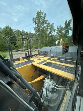 300GLC EXCAVATOR BASE - Cab w/ AC, Cntrl Pattern Select; Long Arm; Wide Pads; 32" Pads; Coupler; w/ Bucket