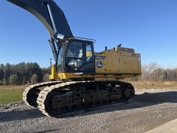 2022 John Deere 670G Excavator; Cab w/ AC; Medium Arm; Standard Boom; Standard Track; 36" Pads; Coupler; 72" Bucket