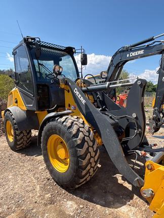 304 G FOUR WHL DRIVE LOADER - Cab w/ AC; General Purpose Bkt; 405/70R20 Tires; Options: Ride Control