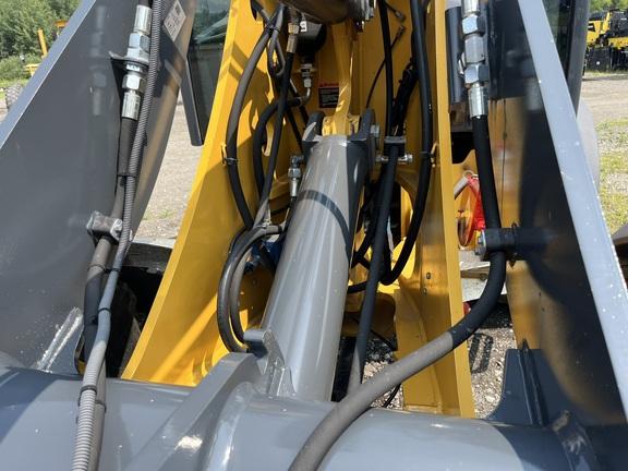 304 G FOUR WHL DRIVE LOADER - Cab w/ AC; General Purpose Bkt; 405/70R20 Tires; Options: Ride Control