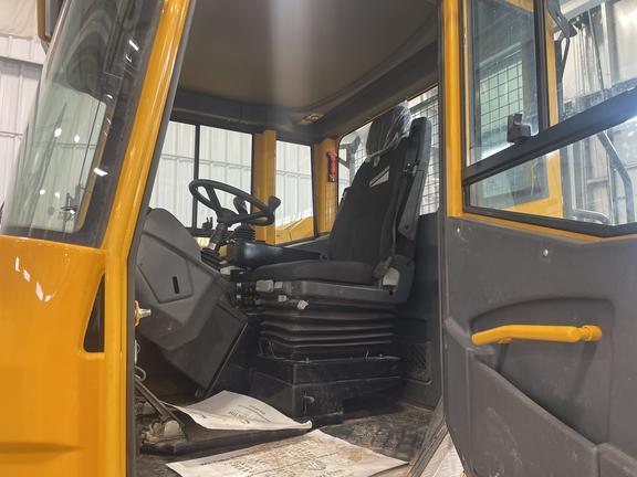 2022 C912S TRACK SWIVEL-TIP DUMPER - Cab w/ AC; Options: Rear Camera