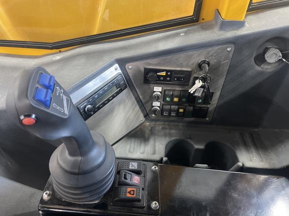 2022 C912S TRACK SWIVEL-TIP DUMPER - Cab w/ AC; Options: Rear Camera