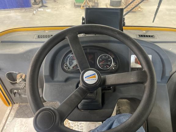 2022 C912S TRACK SWIVEL-TIP DUMPER - Cab w/ AC; Options: Rear Camera