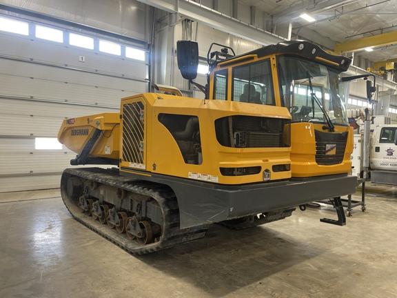 2022 C912S TRACK SWIVEL-TIP DUMPER - Cab w/ AC; Options: Rear Camera