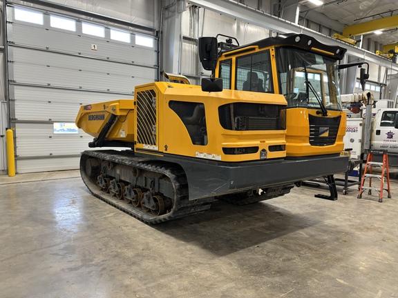 2022 C912S TRACK SWIVEL-TIP DUMPER - Cab w/ AC; Options: Rear Camera