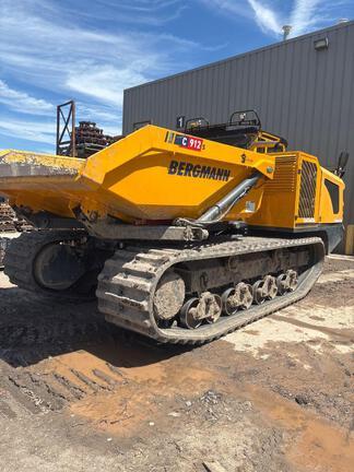 2022 C912S TRACK SWIVEL-TIP DUMPER - Cab w/ AC; Options: Rear Camera