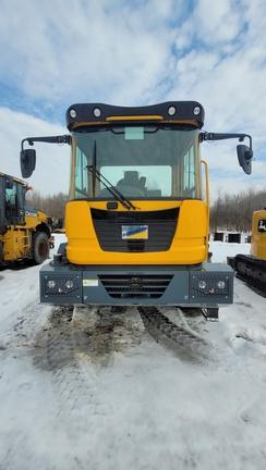 2022 C815S COMPACT ART 4X4 WHEEL REAR-TIP DUMPER - Cab w/ AC; 4X4; Options: Rear Camera