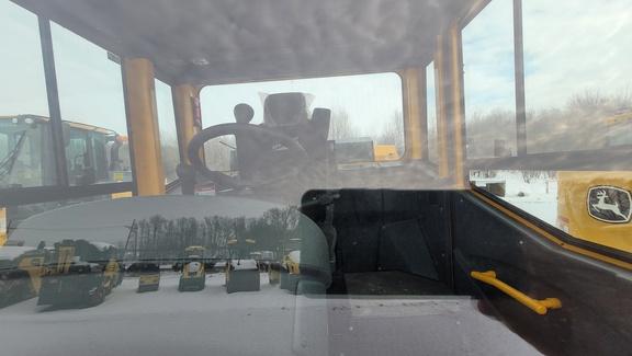 2022 C815S COMPACT ART 4X4 WHEEL REAR-TIP DUMPER - Cab w/ AC; 4X4; Options: Rear Camera