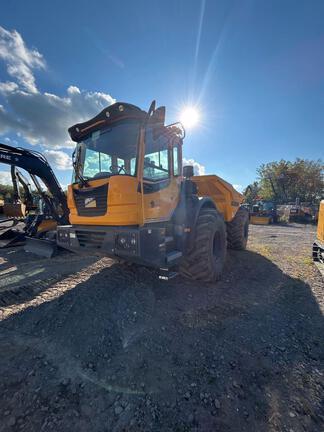 2022 C815S COMPACT ART 4X4 WHEEL REAR-TIP DUMPER - Cab w/ AC; 4X4; Options: Rear Camera