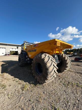 2022 C815S COMPACT ART 4X4 WHEEL REAR-TIP DUMPER - Cab w/ AC; 4X4; Options: Rear Camera