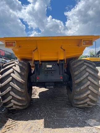 2022 C815S COMPACT ART 4X4 WHEEL REAR-TIP DUMPER - Cab w/ AC; 4X4; Options: Rear Camera