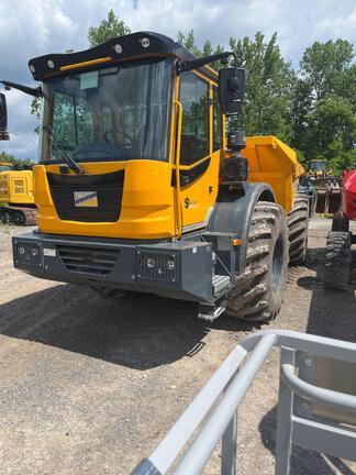 2022 C815S COMPACT ART 4X4 WHEEL REAR-TIP DUMPER - Cab w/ AC; 4X4; Options: Rear Camera