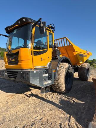 2022 C815S COMPACT ART 4X4 WHEEL SWIVEL-TIP DUMPER - Cab w/ AC; 4X4; Options: Rear Camera