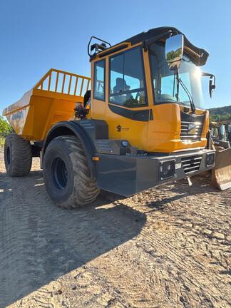 2022 C815S COMPACT ART 4X4 WHEEL SWIVEL-TIP DUMPER - Cab w/ AC; 4X4; Options: Rear Camera