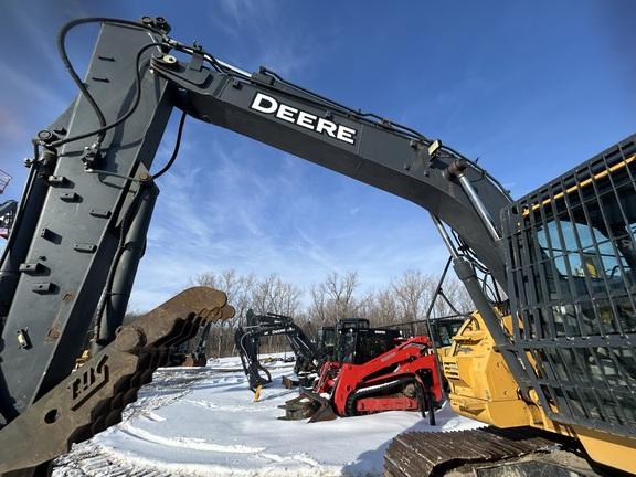 135G FT4 EXCAVATOR - Cab w/ AC; Coupler, Hydraulic Thumb; w/ Bucket