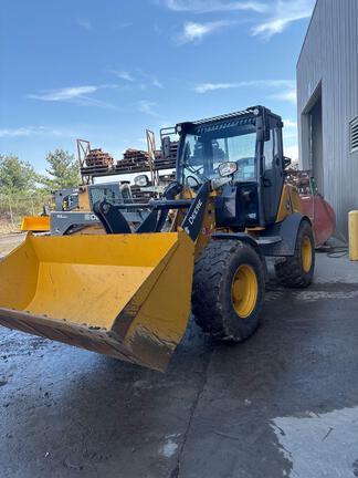 304 G FOUR WHL DRIVE LOADER - Cab w/ AC; General Purpose Bkt; 405/70R20 Tires; Options: Ride Control