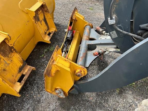 304 G FOUR WHL DRIVE LOADER - Cab w/ AC; General Purpose Bkt; 405/70R20 Tires; Options: Ride Control