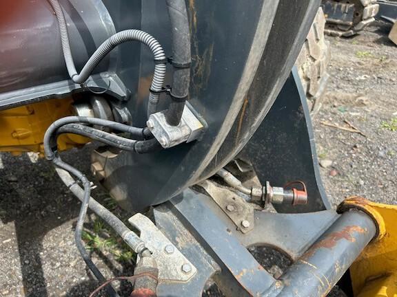 304 G FOUR WHL DRIVE LOADER - Cab w/ AC; General Purpose Bkt; 405/70R20 Tires; Options: Ride Control