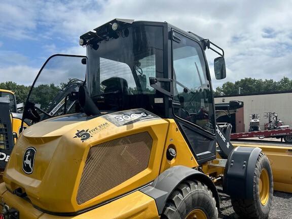 304 G FOUR WHL DRIVE LOADER - Cab w/ AC; General Purpose Bkt; 405/70R20 Tires; Options: Ride Control