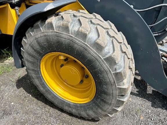 304 G FOUR WHL DRIVE LOADER - Cab w/ AC; General Purpose Bkt; 405/70R20 Tires; Options: Ride Control