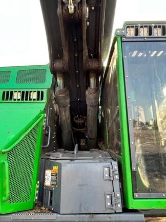 853MH HARVESTER - Cab w/ AC, Peaked Skylight; Standard Track; Saw