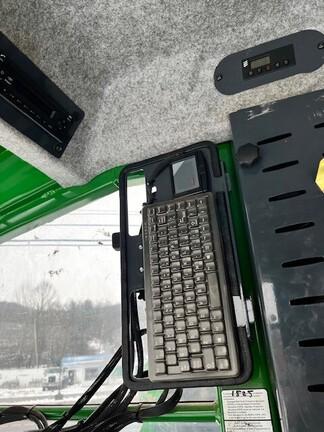 853MH HARVESTER - Cab w/ AC, Peaked Skylight; Standard Track; Saw
