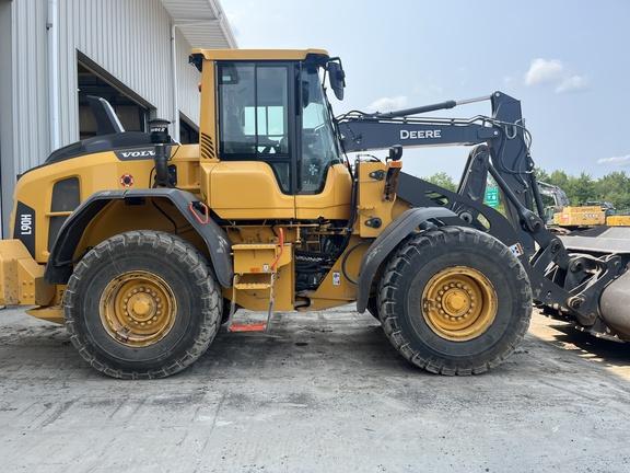 VOLVO L90H 4WD LOADER - Cab w/ AC, EH Joystick Controls; Aux Hydraulics, Quick Coupler; Ride Control, Dual Diff Locks; 20.5 Tires; General Purpose Bkt