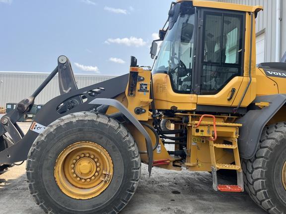 VOLVO L90H 4WD LOADER - Cab w/ AC, EH Joystick Controls; Aux Hydraulics, Quick Coupler; Ride Control, Dual Diff Locks; 20.5 Tires; General Purpose Bkt