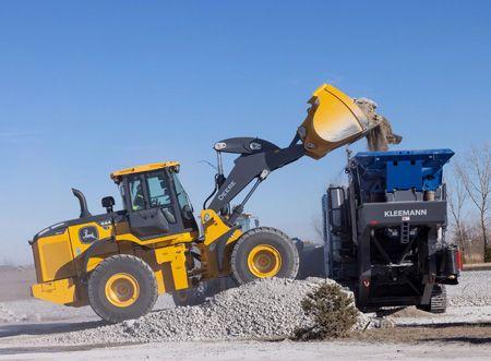 644 X-Tier loader with standard Z-Bar Linkage
