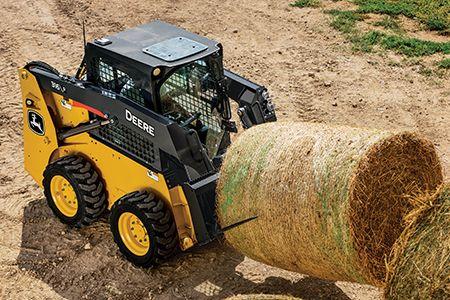 John Deere 316 P-Tier equipped with bale spear
