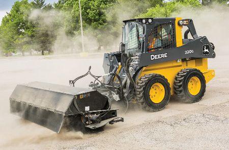 John Deere 320 G-Tier equipped with an angle broom