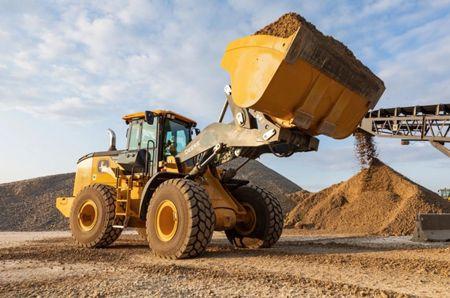 Loader weighing material in the bucket