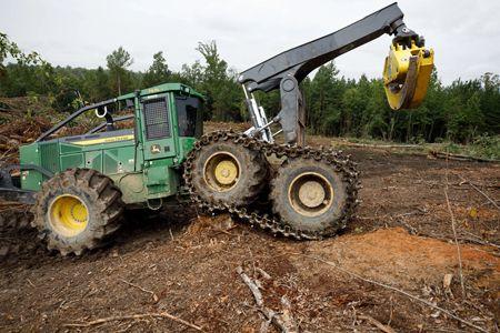 768L-II bogie skidder maneuvering over a stump