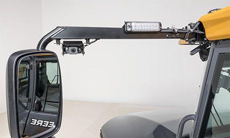 460 P-Tier with AVS camera on mirror bow