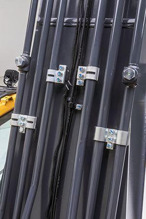 Two-piece front pipe clamping