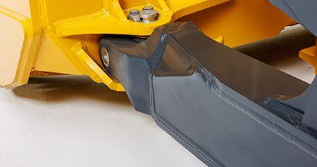 1050 P-Tier blade linkage with increased blade corner visibility