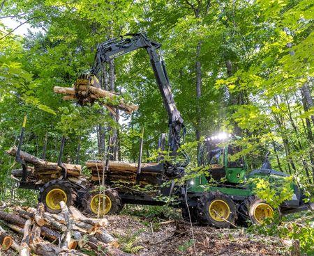 John Deere 1110G Forwarder loading timber