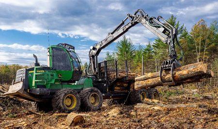 1510G Forwarder collecting timber